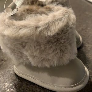 Newborn Fluffy boots NWT